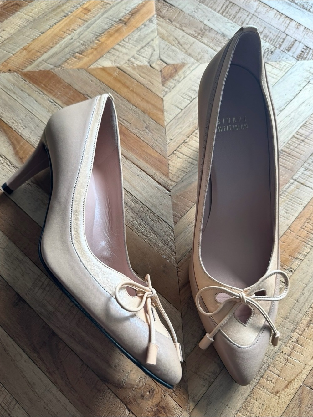 Stuart Weitzman Beige Leather Bow-Accent Pumps
